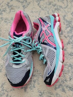 Asics GT-2000 3 women's running sneakers size 8.5